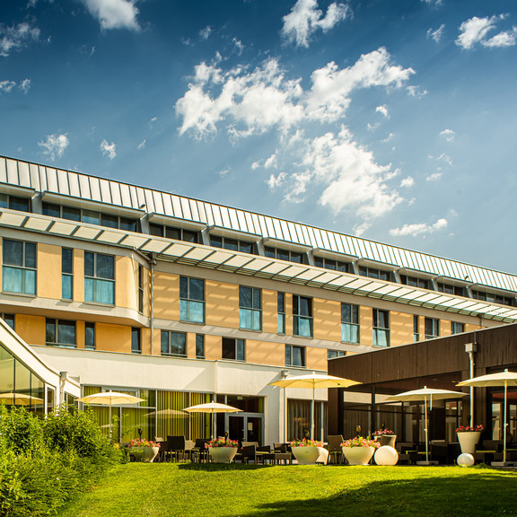 Hotel_Aussen_Garten__7__-ausgewaehlt.jpg 